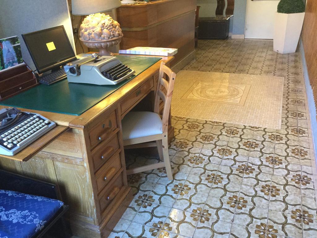Hotel Touring Roma Esterno foto
