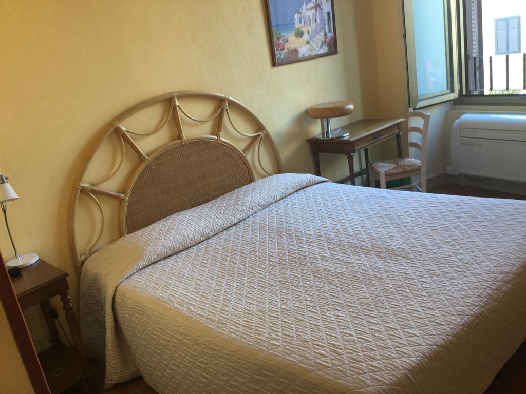 Hotel Touring Roma Esterno foto