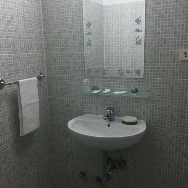 Hotel Touring Roma Esterno foto