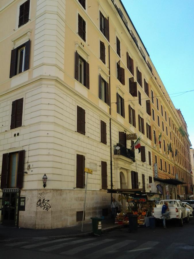 Hotel Touring Roma Esterno foto