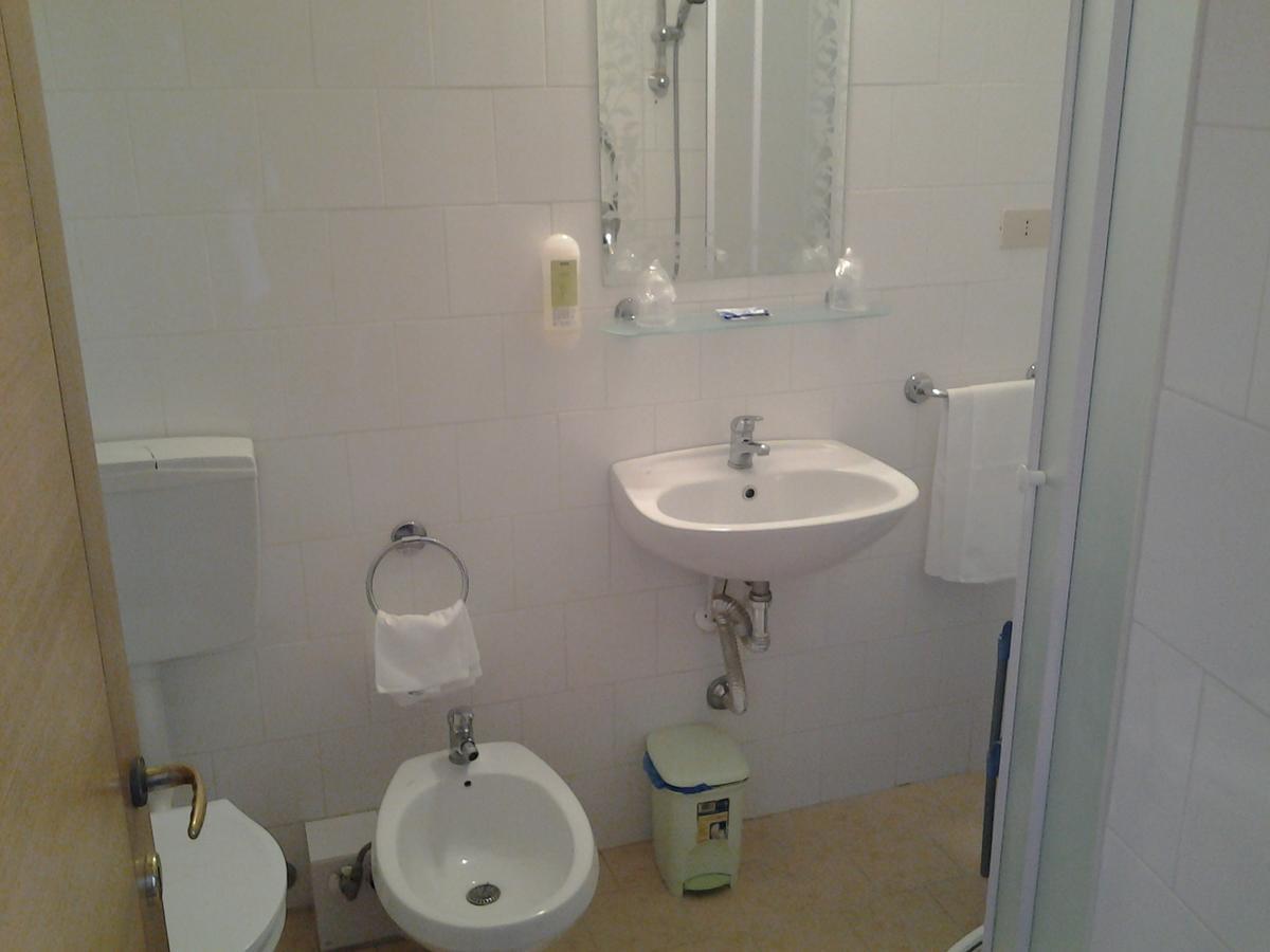 Hotel Touring Roma Esterno foto