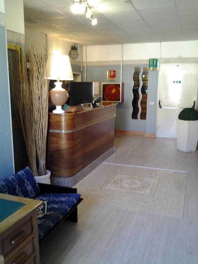 Hotel Touring Roma Esterno foto