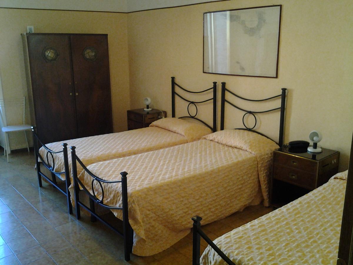Hotel Touring Roma Esterno foto