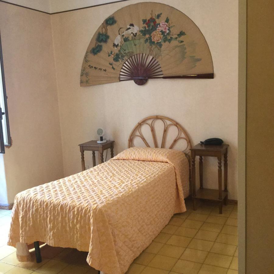 Hotel Touring Roma Esterno foto